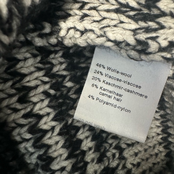 Alria Punto Chunky Turtleneck - Picture 3 of 3